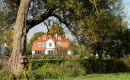 Die Malvengarten-Apartments umgeben von einem großzügigen Garten